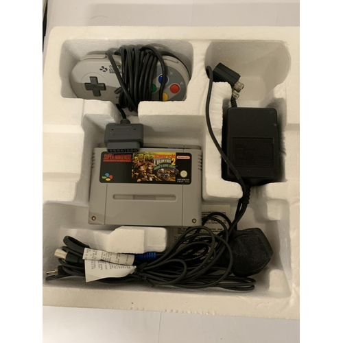 327 - A SUPER NINTENDO STARWING ENTERTAINMENT SYSTEM PAL VERSION INCLUDING GAME