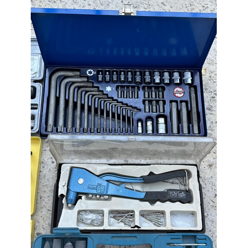 33 - AN ASSORTMENT OF ITEMS TO INCLUDE DRILL BITS, O RINGS AND SOCKETS ETC NO VAT