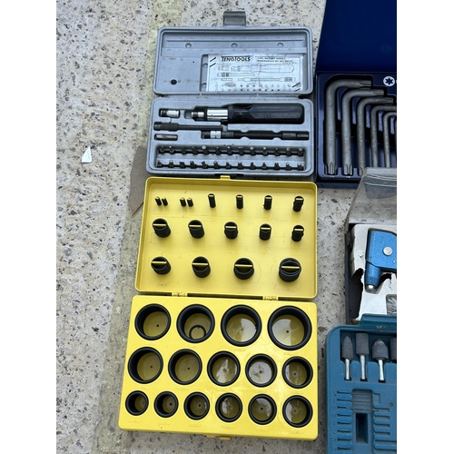 33 - AN ASSORTMENT OF ITEMS TO INCLUDE DRILL BITS, O RINGS AND SOCKETS ETC NO VAT