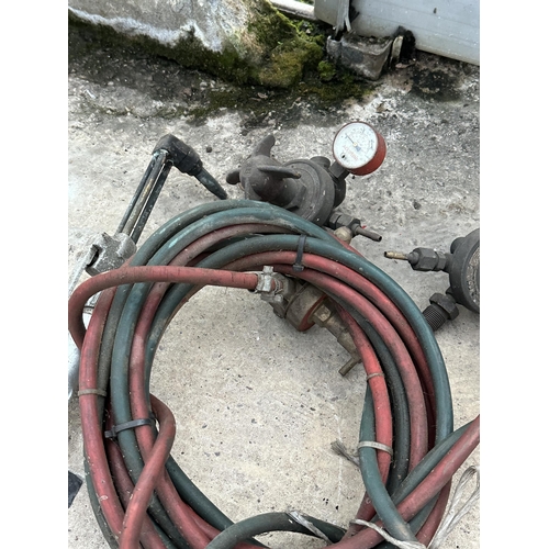 60 - A SET OF GAS CUTTING PIPES, VALVES AND TORCH ETC NO VAT