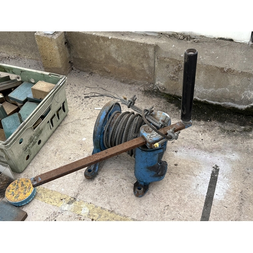 65 - A CAR HAND WINCH NO VAT