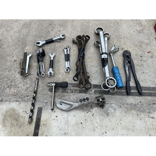 93 - AN ASSORTMENT OF TOOLS TO INCLUDE SPANNERS ETC NO VAT