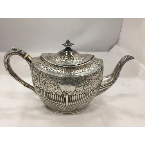 25 - AN EDWARD VII 1902 SILVER TEAPOT WITH CHASED AND ENGRAVED FLORAL DESIGN, MAKER INDISTINCT, GROSS 546... 