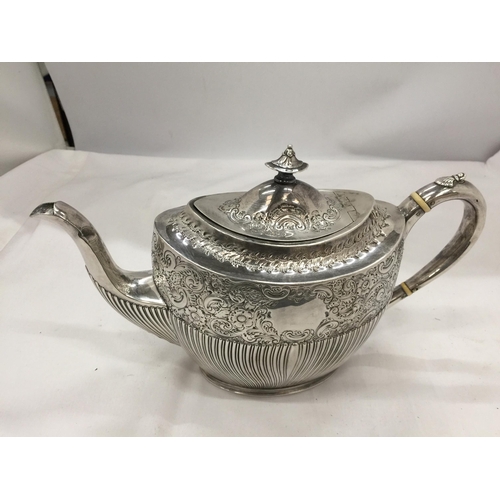 25 - AN EDWARD VII 1902 SILVER TEAPOT WITH CHASED AND ENGRAVED FLORAL DESIGN, MAKER INDISTINCT, GROSS 546... 