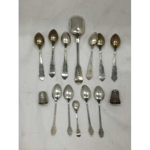 34 - A COLLECTION OF HALLMARKED SILVER WARES TO INCLUDE VICTORIAN SCOOP, TEAPSOONS, THIMBLES ETC 100 GRAM... 