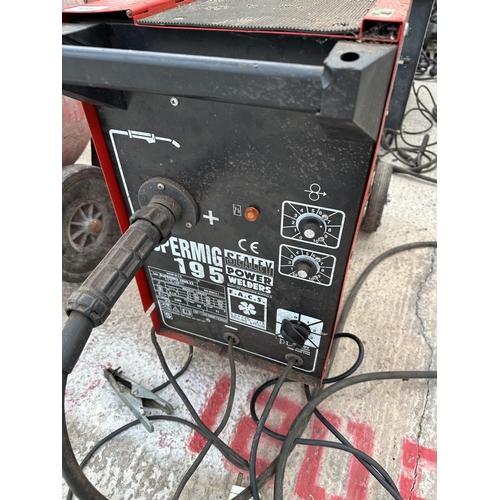 118 - A SEALEY SUPERKING MIG WELDER - NO VAT LOTS 118 TO LOT 134 ARE FROM A LANCASHIRE FARM CLEARANCE AND ... 