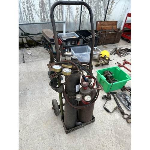 97 - A SMALL OXY ACETYLENE SET WITH BOTTLES GAUGES, PIPES, TORCH AND BOTTLE TROLLEY - NO VAT