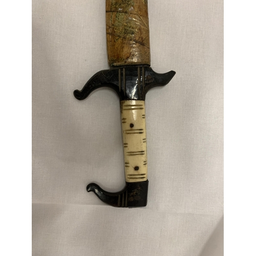 160 - A VINTAGE MIDDLE EASTERN ISLAMIC DAGGER WITH BONE HANDLE