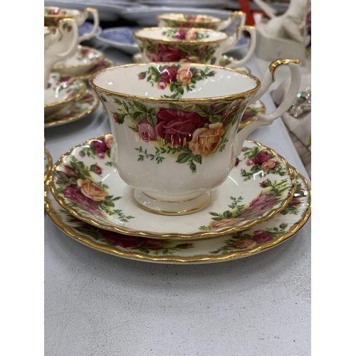 162 - A ROYAL ALBERT OLD COUNTRY ROSES TEA SET COMPRISING TEAPOT, CUPS SAUCERS ETC