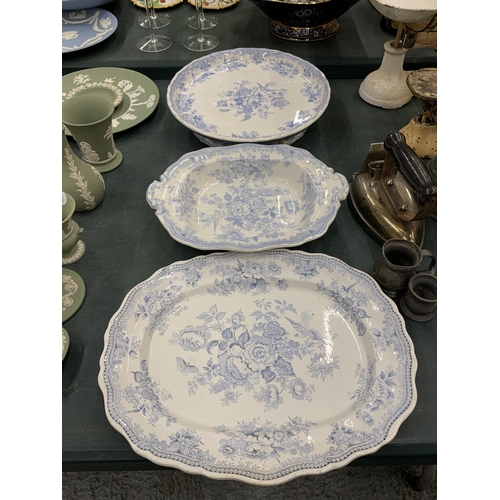 173 - A GROUP OF THREE 19TH CENTURY BLUE AND WHITE ITEMS- BOWL, MEAT PLATE AND PEDESTAL STAND TO INCLUDE H... 