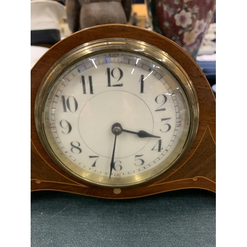 179 - AN INLAID EDWARDIAN MANTLE CLOCK