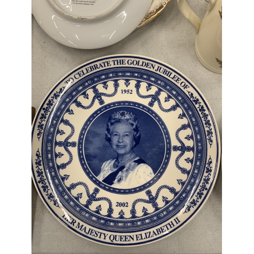 194 - A MIXED LOT OF COMMEMORATIVE WARE CERAMICS TO INCLUDE DAVENPORT LIMITED EDITION MEMORIES OF DIANA ET... 