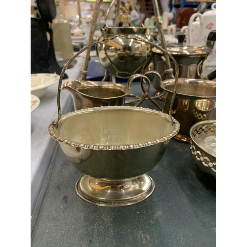 207 - A GROUP OF SILVER PLATED ITEMS TO INCLUDE COOKING POT AND TRIPOD BRANCH STAND ETC