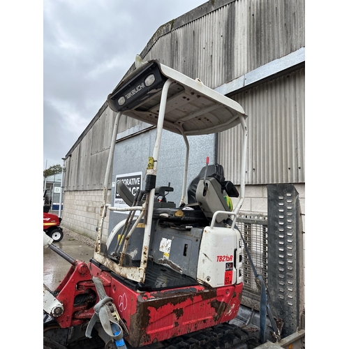 201 - A 2017 TAKEUCHI TB215R 1½ TONNE MINI DIGGER 2139 HOURS TO BE SOLD WITH A BRIAN JAMES EXCAVATOR TRAIL... 