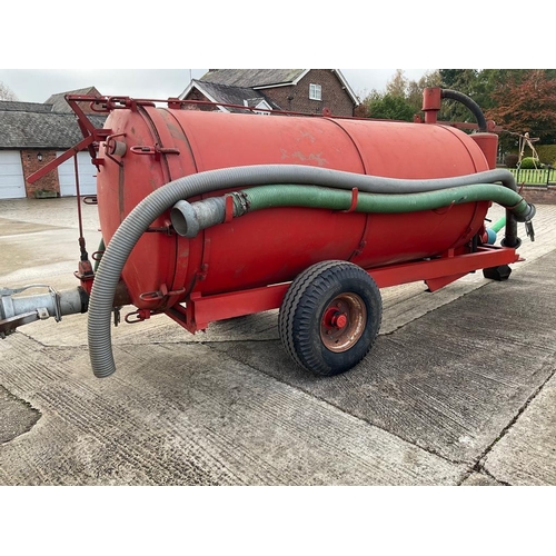 230 - 900 GALLON SLURRY TANKER IN GOOD WORKING ORDER WITH 4 PIPES + VAT