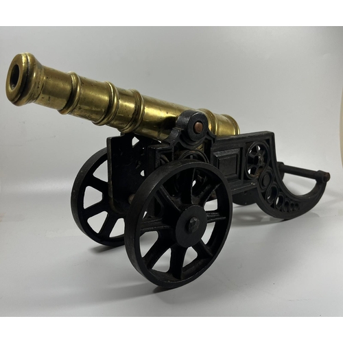 300A - A PAIR OF HEAVY CAST IRON AND SOLID BRASS VINTAGE CANNONS, LENGTH 47 CM