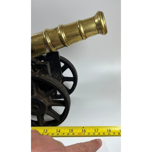 300A - A PAIR OF HEAVY CAST IRON AND SOLID BRASS VINTAGE CANNONS, LENGTH 47 CM