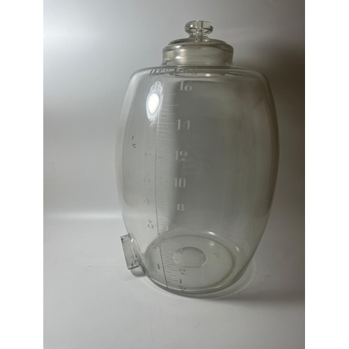 53 - A 19TH CENTURY APOTHECARY / PHARMACY GLASS DISPENSER WITH ETCHED MEASUREMENTS, PONTIL MARK TO BASE, ... 