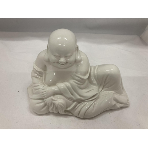 138 - A WHITE CERAMIC MODEL OF A BUDDAH, HEIGHT 14CM, WIDTH 21CM