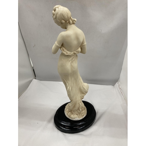 139 - A HEAVY SCULPTURE OF A CLASSICAL MAIDEN ON A WOODEN PLINTH, HEIGHT WITHOUT BASE, 46CM