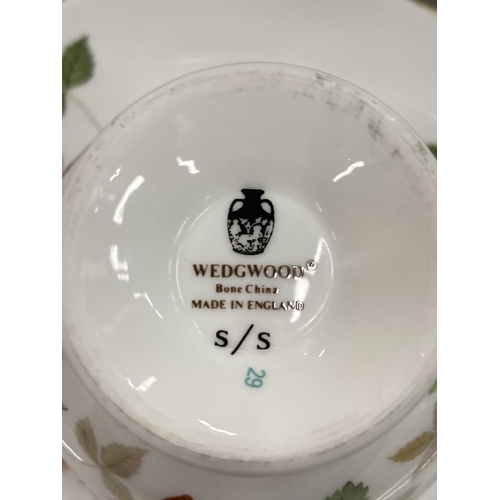 148 - A QUANTITY OF WEDGWOOD 'WILD STRAWBERRY' TEA AND COFFEE ITEMS TO INCLUDE A COFFEE POT, CREAM JUG, SU... 