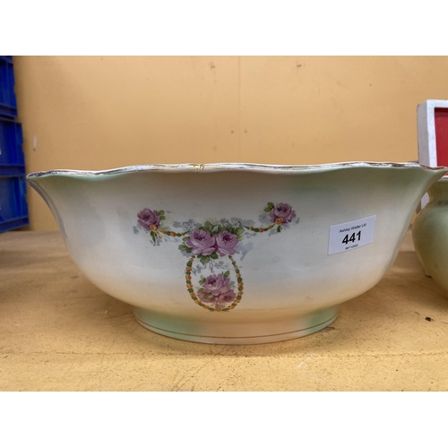 441 - A LARGE CROWN DEVON VICTORIAN WASH BOWL, DIAMETER 40CM, PLUS A CHAMBER POT