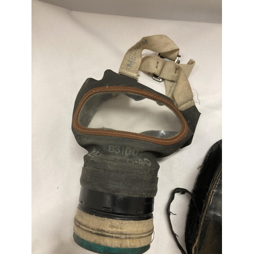 457 - A WW11 HOME GUARD GAS MASK IN THE ORIGINAL CASE