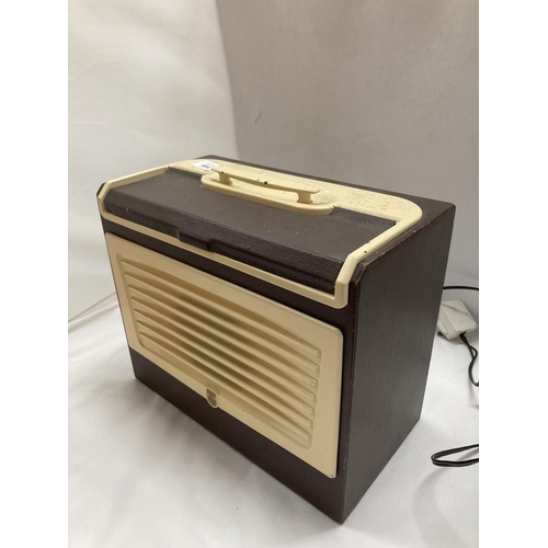 464 - A VINTAGE PHILIPS RADIO