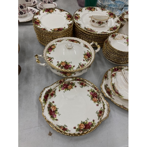 258 - A LARGE 100+ PIECE ROYAL ALBERT 'OLD COUNTRY ROSES' DINNER AND TEA SERVICE COMPRISING COFFEE POT, TW... 