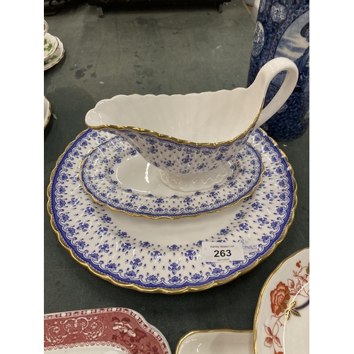 263 - A MIXED LOT OF CERAMICS TO INCLUDE SPODE FLEUR DE LYS BLUE AND WHITE GRAVY BOAT AND DISH, SPODE PINK... 