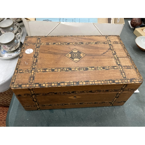 284 - A VINTAGE INLAID BOX CONTAINING VINTAGE ITEMS, CORKSCREWS ETC TOGETHER WITH LOOSE PRINTS AND ENGRAVI... 