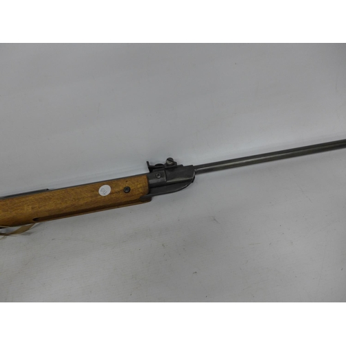 404 - A DIANA MOD 24 .177 CALIBRE AIR RIFLE, 44CM BARREL, SERIAL NUMBER 762310, LENGTH 104CM