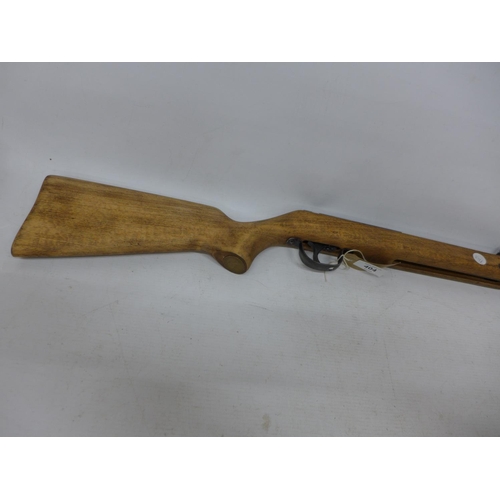 404 - A DIANA MOD 24 .177 CALIBRE AIR RIFLE, 44CM BARREL, SERIAL NUMBER 762310, LENGTH 104CM