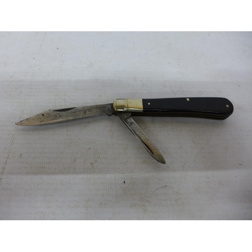 407 - A TAYLOR EYE WITNESS BLACK HANDLED POCKET KNIFE