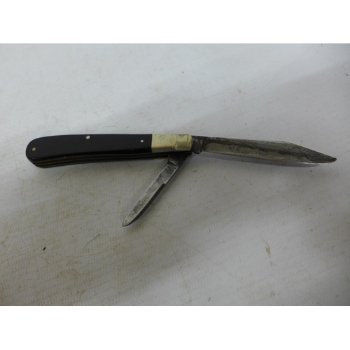 407 - A TAYLOR EYE WITNESS BLACK HANDLED POCKET KNIFE