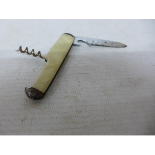 409 - A VINTAGE POCKET KNIFE