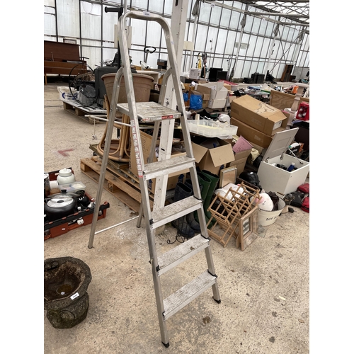 2044 - A FOUR RUNG ALUMINIUM STEP LADDER