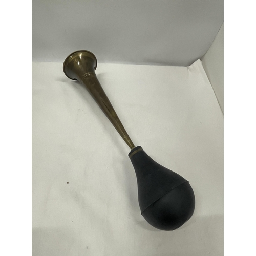 46 - A VINTAGE STYLE BRASS CAR HORN