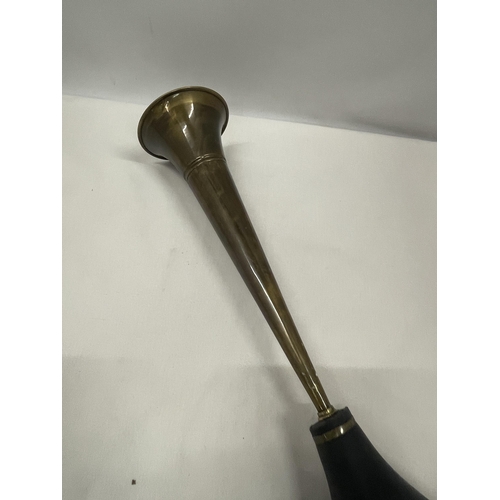 46 - A VINTAGE STYLE BRASS CAR HORN