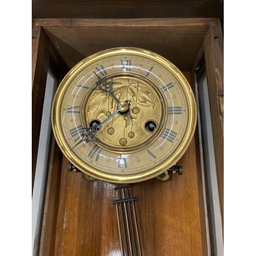 200 - A MAHOGANY CASED VIENNA WALL CLOCK WITH EAGLE DESIGN TOP, WITH PENDULUM AND KEY