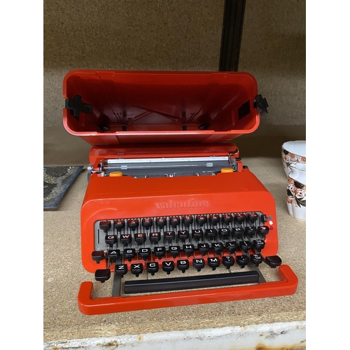 1088 - A RETRO VALENTINO RED TYPEWRITER