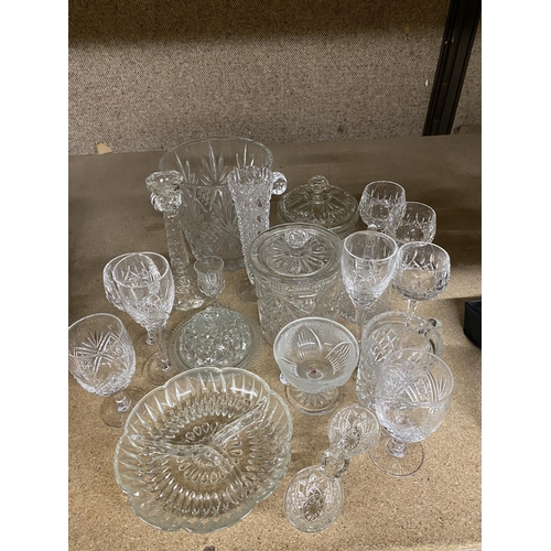 1091 - A COLLECTION OF VINTAGE GLASSES ETC