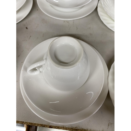 1095 - A PART ROYAL SUTHERLAND PART TEASET TO INCLUDE A COFFEEPOT TOGETHER WITH A FURTHER WHITE TEASET