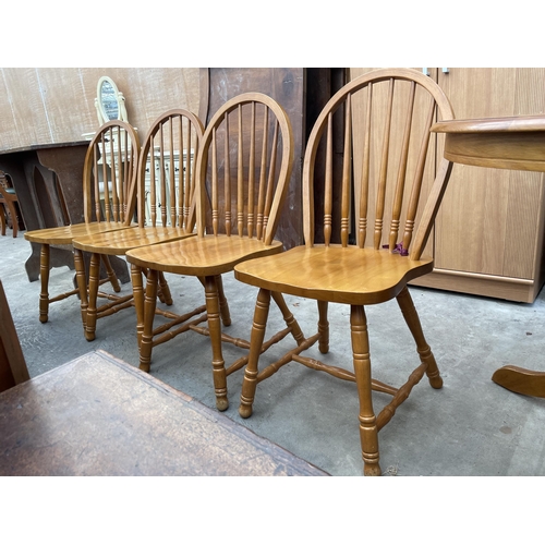 3055 - A CIRCULAR PINE DINING TABLE AND FOUR MATCHING CHAIRS