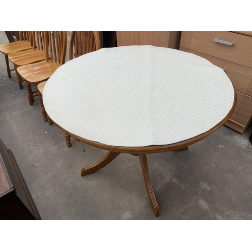 3055 - A CIRCULAR PINE DINING TABLE AND FOUR MATCHING CHAIRS