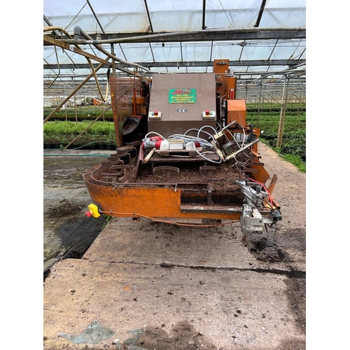 302 - JAVO SUPER 3 PHASE POTTING MACHINE USED REGULARLY BELIEVED WORKING + VAT TO BE COLLECTED FROM NEWBUR... 