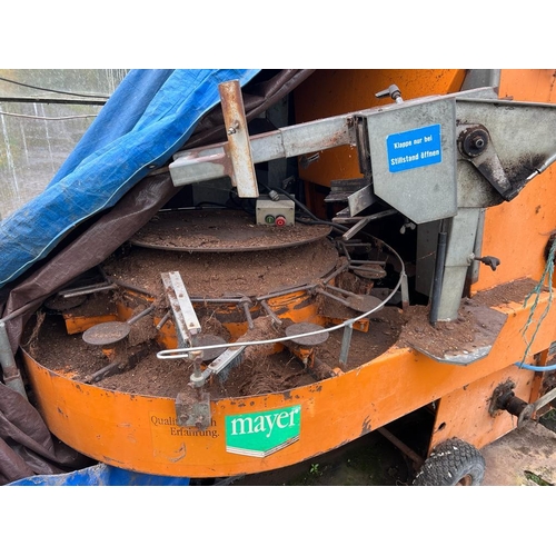 303 - MAYOR TOWABLE 3 PHASE POTTING MACHINE ON WHEELS THIS IS THE SPARE POTTING MACHINE AND HAS NOT BEEN N... 