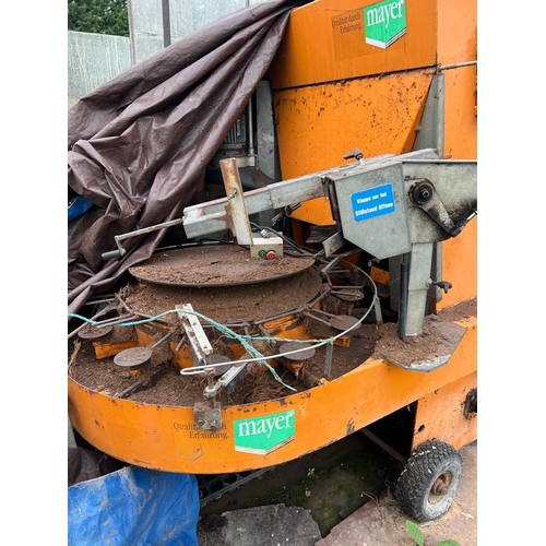 303 - MAYOR TOWABLE 3 PHASE POTTING MACHINE ON WHEELS THIS IS THE SPARE POTTING MACHINE AND HAS NOT BEEN N... 