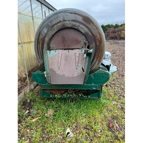 305 - A 3 PHASE COMPOST MIXER + VAT TO BE COLLECTED FROM NEWBURGH NEAR WIGAN FURTHER DETAILS NIGEL ASHLEY ... 