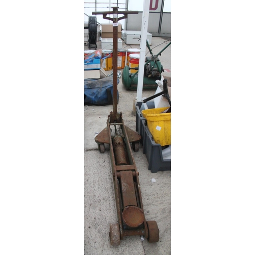 908 - WAGON TROLLEY JACK  NO VAT